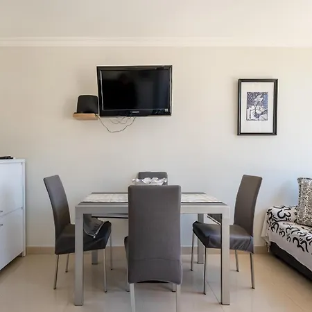 Cozy Beachside Retreat In By Lovelystay Apartment *